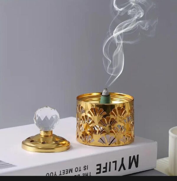 Bakhoor Burner Antique Incense Burner Material: Stainless Steel Number Of Pieces: 1 Pc Size: 14 x 7.5 cm Product Feature: Adds Warmth And Sentimentality To Any Room Color: Golden Package Includes: 1 x Incense Burner