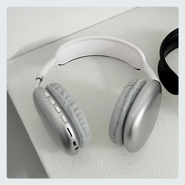 4 P9 Headphones